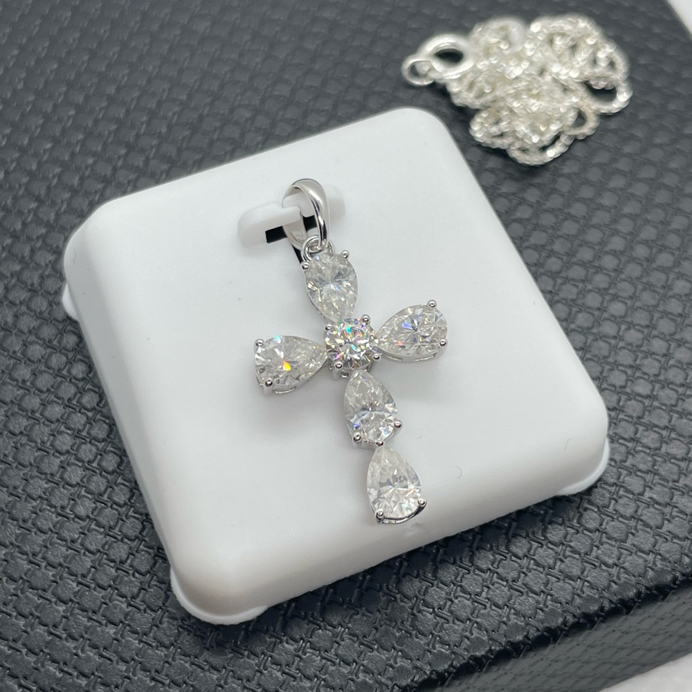 Elegant Silver Cross Pendant